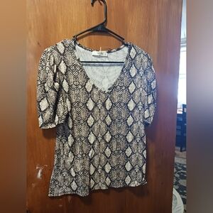 Wild love women's grey snakeskin shirt xl A-53